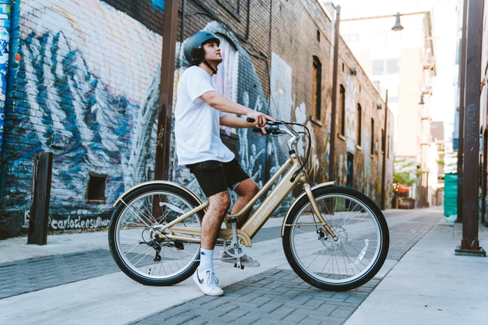 denago-ebikes-BX1hWnQLvFg-unsplash